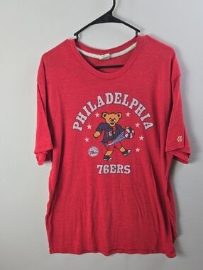 Philadelphia 76ers x Homage Grateful DeadT-Shirt Red Size XXL NBA Athleisure